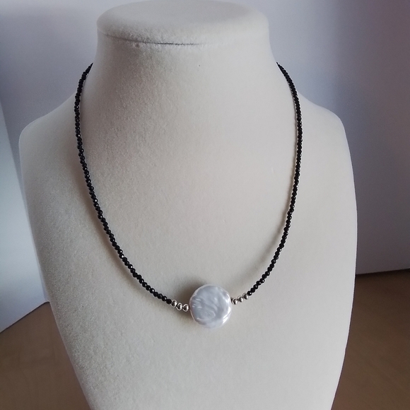 Mystic coin pearl choker - Picture 8 of 8